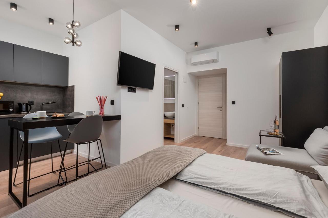 Deluxe Apartments "In The Center" Рийека Екстериор снимка
