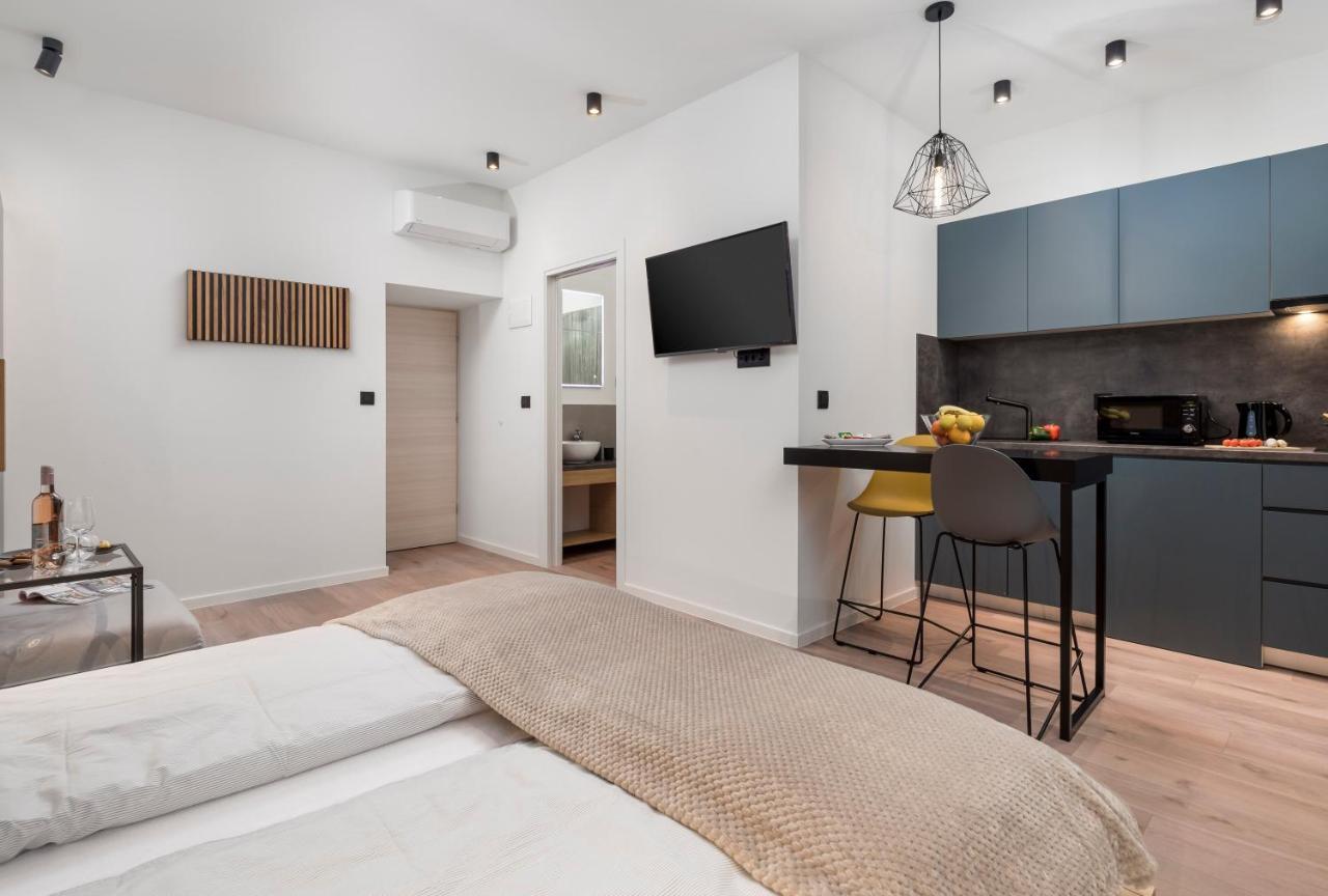 Deluxe Apartments "In The Center" Рийека Екстериор снимка